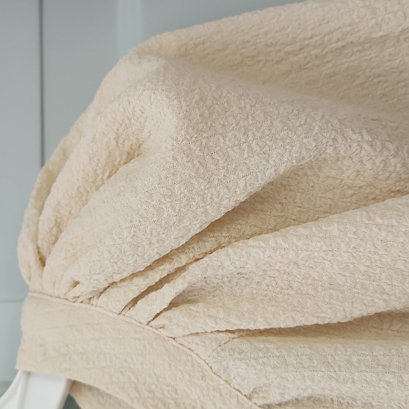 Calvin Klein, Woman's, Sz XS runs Big, light Yellow, NWT, Light Weight Blouse, - Picture 4 of 10